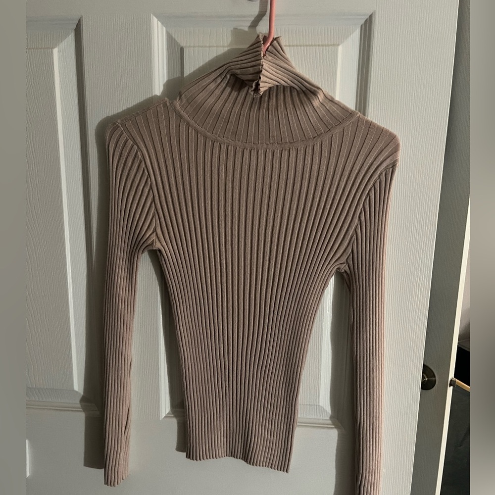 Small Kendall and Kylie turtleneck